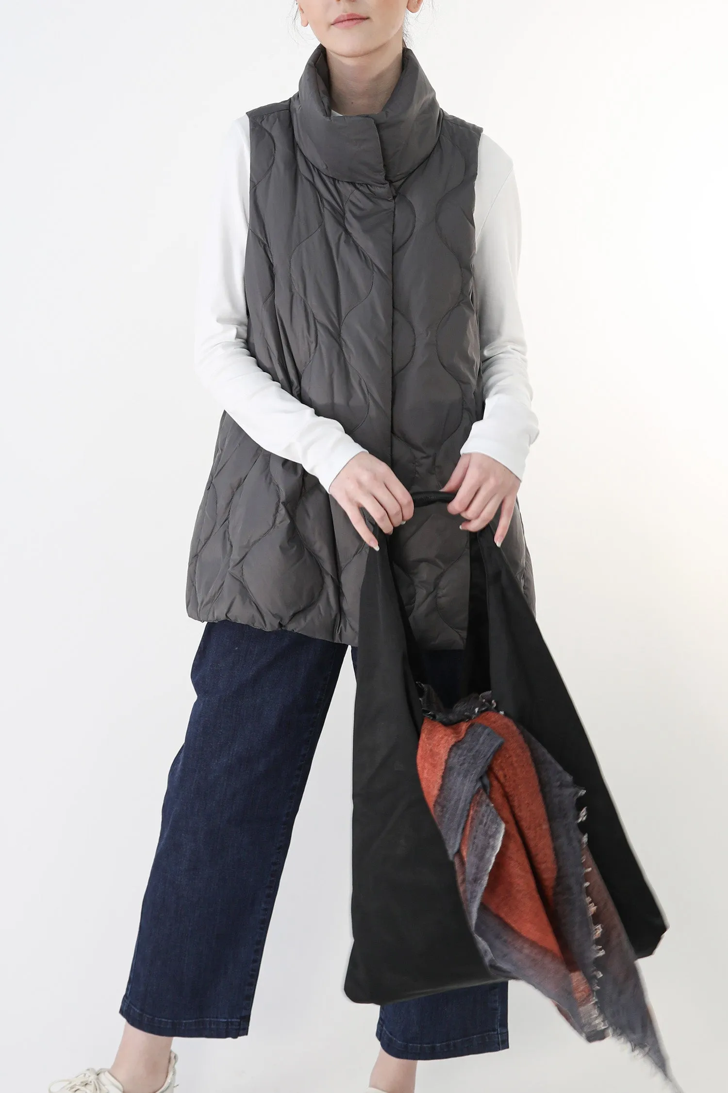 LA ROCHE VEST IN LIGHTWEIGHT DOWN